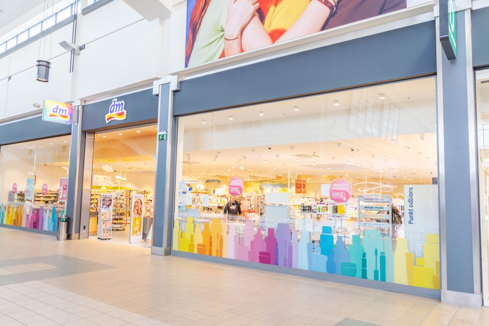 Witryna drogerii dm w M1 Łódź