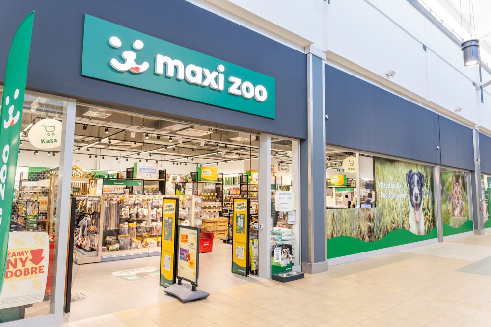 Witryna sklepu zoologicznego Maxi Zoo w M1 Łódź