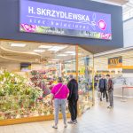 Witryna kwiaciarni kwiaciarni H. Skrzydlewska w M1 Łódź